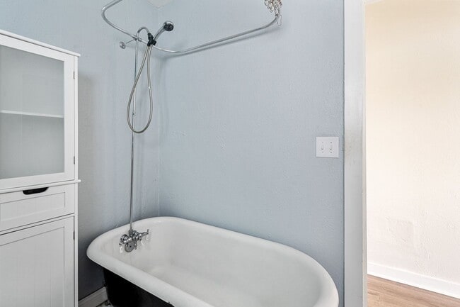 Building Photo - Updated Bremerton Home with Modern Touches