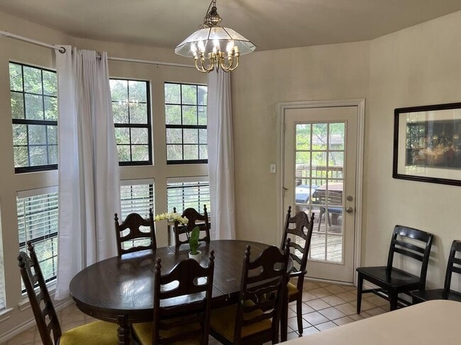 Building Photo - 501 Westbrook Dr