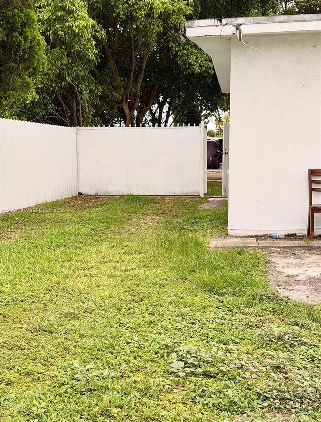Building Photo - 9815 SW 51st Terrace