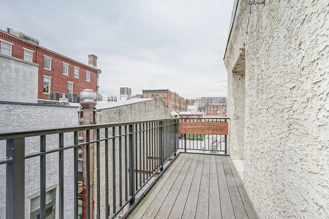 Building Photo - 6 Strawberry St