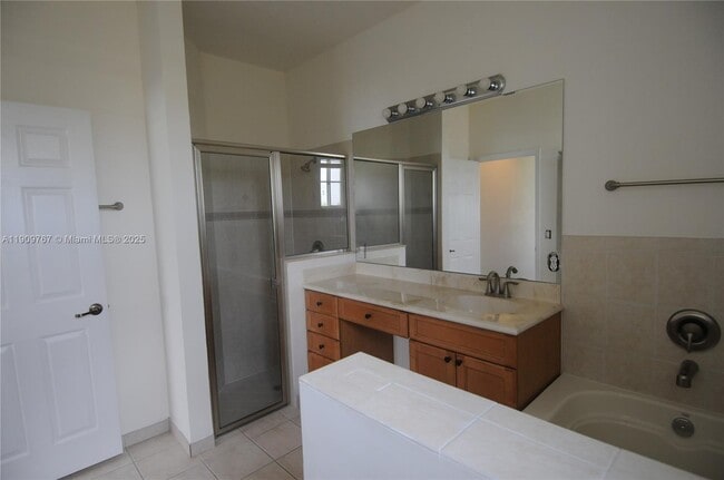 Building Photo - 2173 SE 2nd St