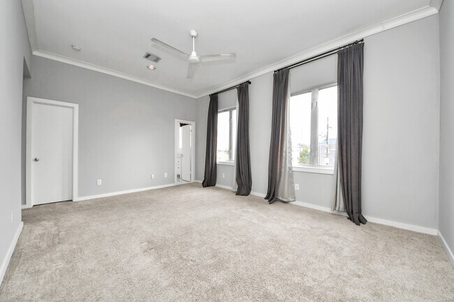 Building Photo - 1014 Montrose Blvd