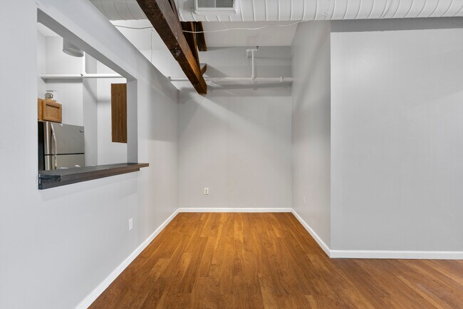 Building Photo - 196 Crown St