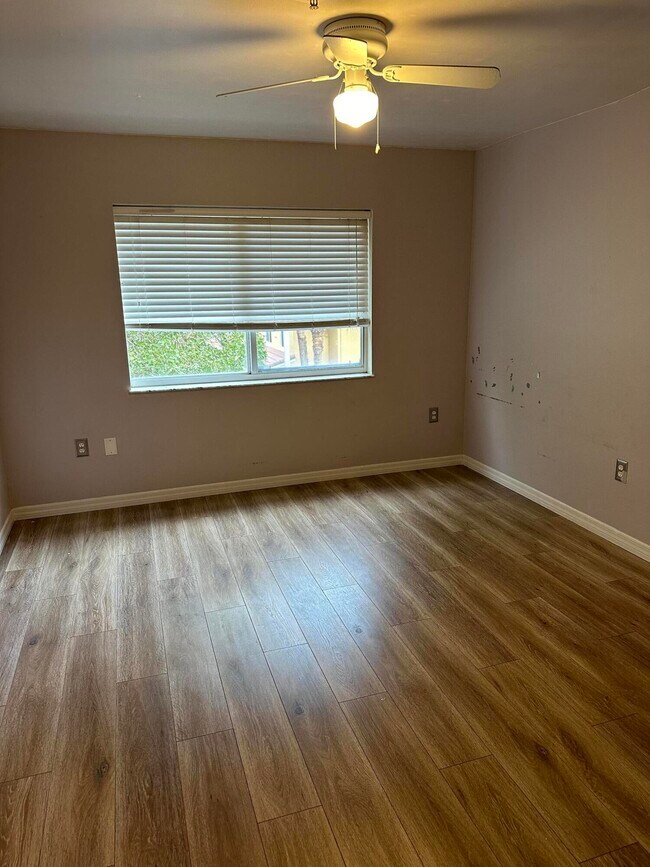 Building Photo - 700 Scotia Dr