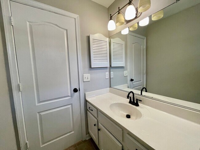 Building Photo - Soaring Ceilings & Spacious Living in Western Branch