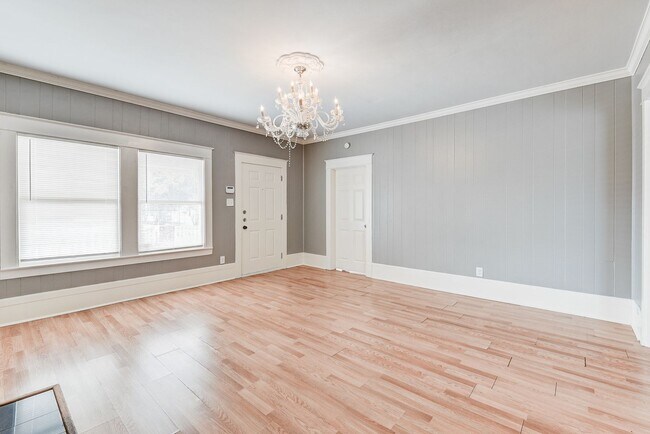 Building Photo - 3 Bed 2 Bath Fenced Home!