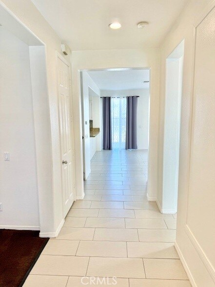 Building Photo - 1562 Cheshire Dr