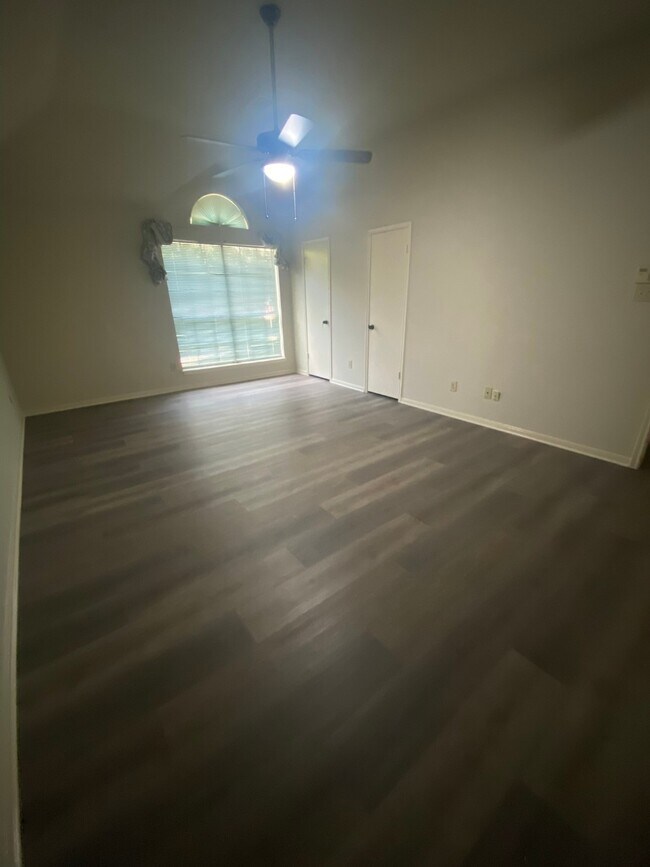 Building Photo - 8915 Weyburn Grove Dr