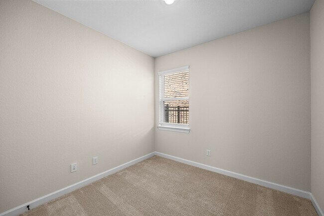 Building Photo - 3029 Sorrento Hl Dr