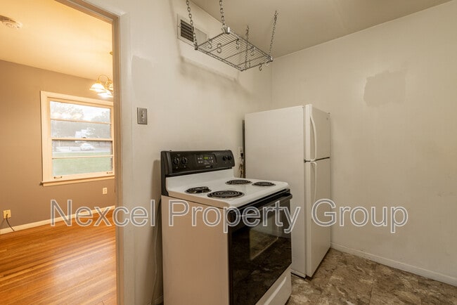 Building Photo - 430 N Graham St