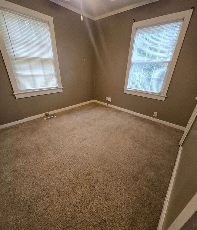 Building Photo - 823 Lockwood Ave