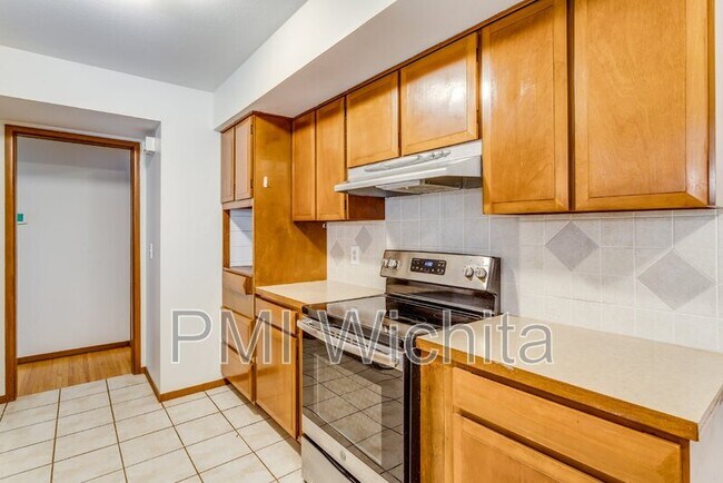 Building Photo - 9315 W 9th St N