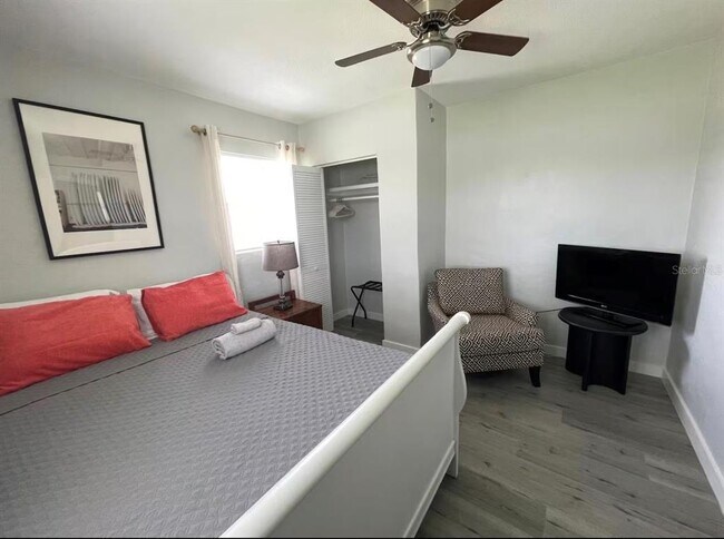 Building Photo - 16900 SW Lincoln St