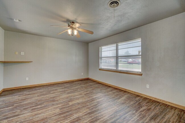 Building Photo - Nice 4 Bed 1.5 Baths Located near Tinker Diagonal