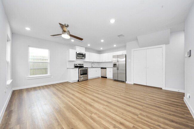 Building Photo - 6609 Bacher St