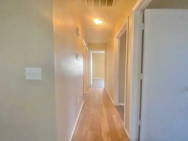 Building Photo - 802 Vanda Ave