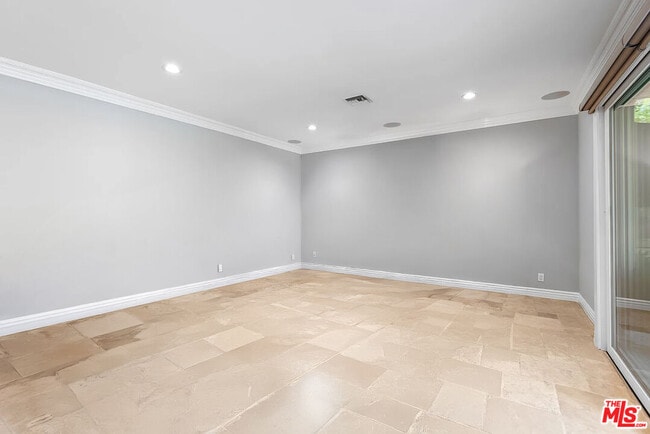 Building Photo - 4724 Noble Ave