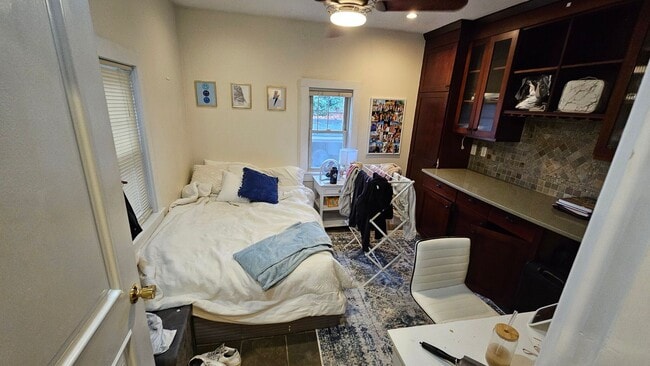 Building Photo - 44 Greycliff,