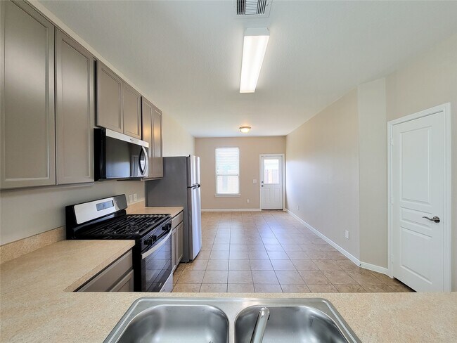 Building Photo - 6535 Dayridge Ln