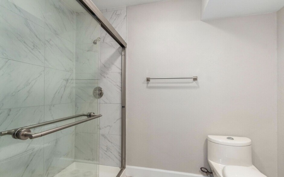 Building Photo - 1623 E Malibu Dr