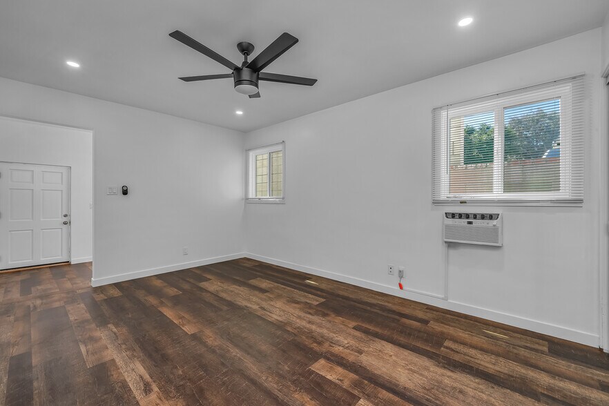 Bedroom - 905 Manhattan Beach Blvd