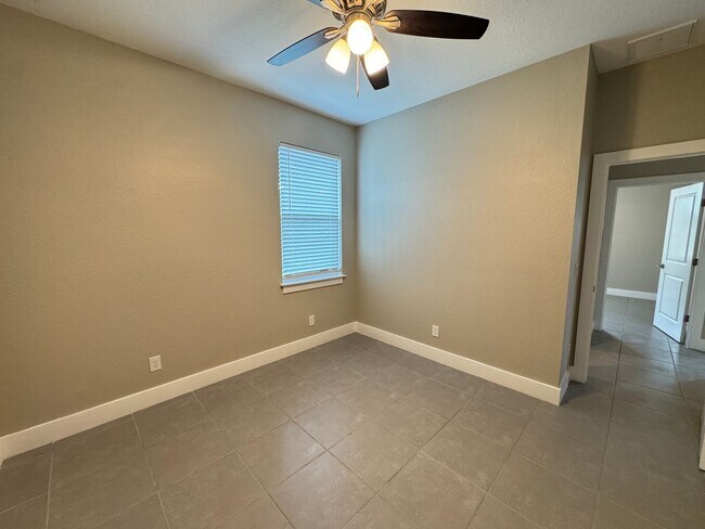 Building Photo - Spacious 4-Bedroom Home in Poinciana – Internet Included & No HOA Approval Required