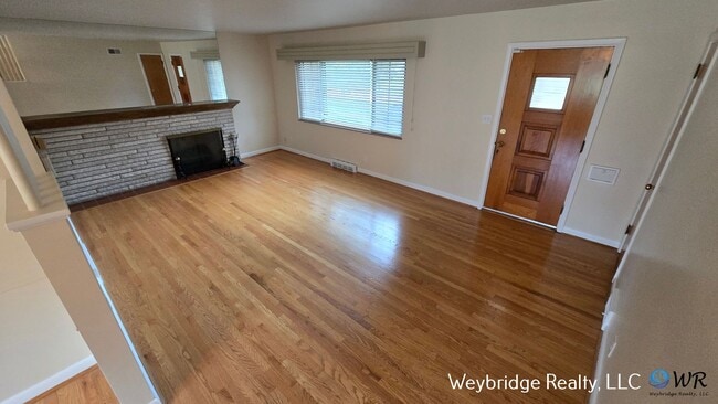 Building Photo - Charming Mid-Century 2BR Home with Sunroom, Fireplace & Fenced Yard