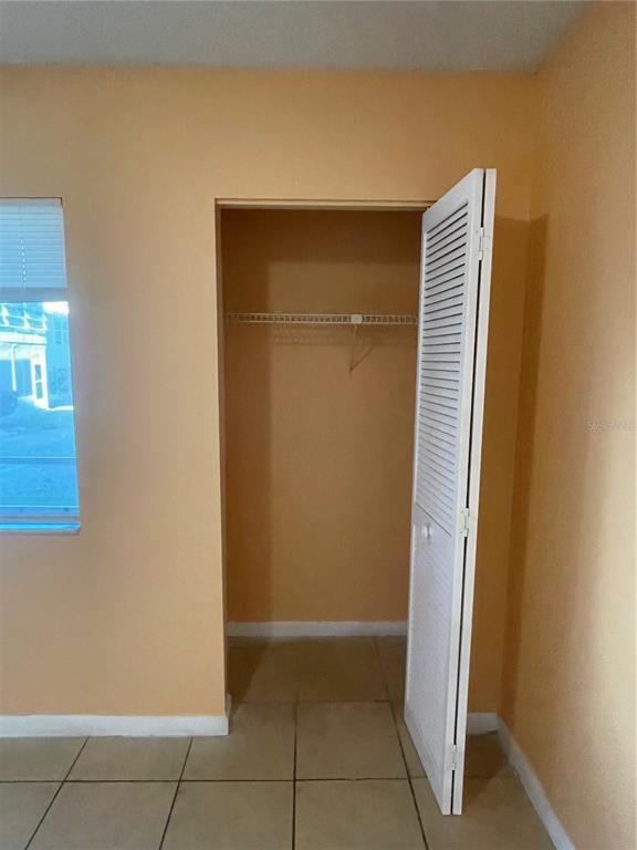 Building Photo - 549 Fairways Dr