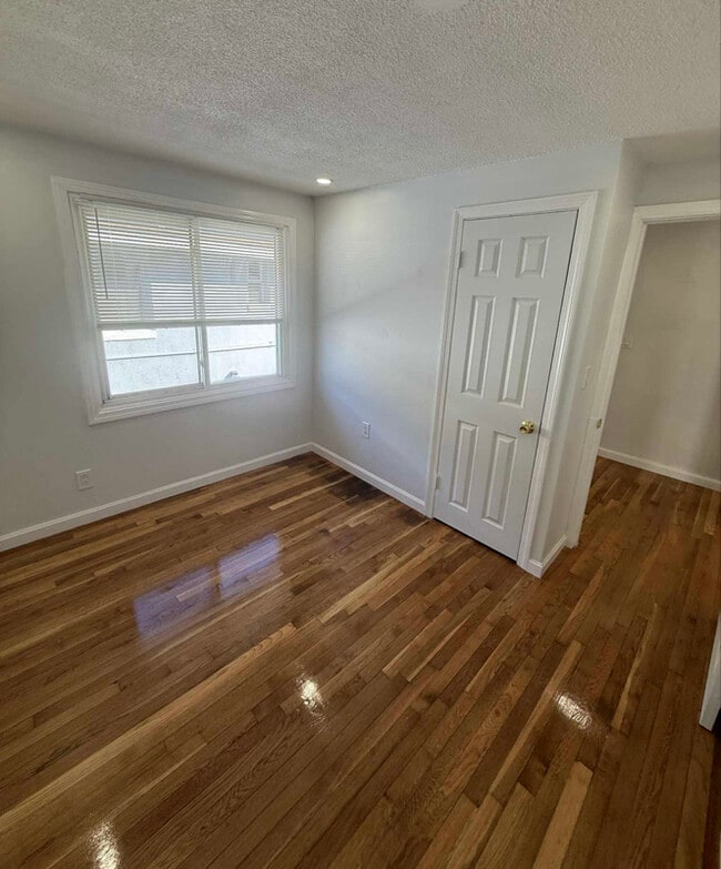 Building Photo - 994 Washington St