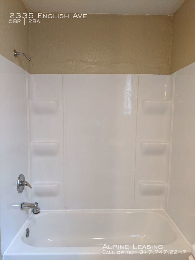 Building Photo - Short Commute to Downtown & Fountain Square!