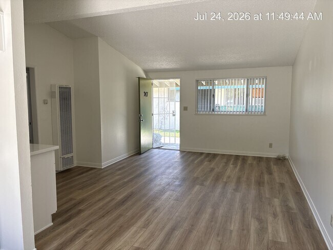 Building Photo - tup245