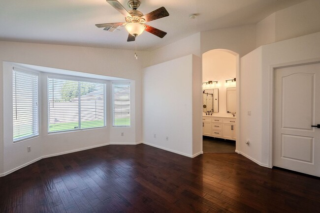 Building Photo - YEAR END MOVE IN SPECIAL!  NEWLY RENOVATED...