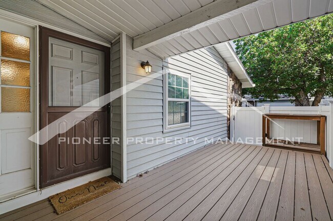 Building Photo - 2598 S Vaughn Way