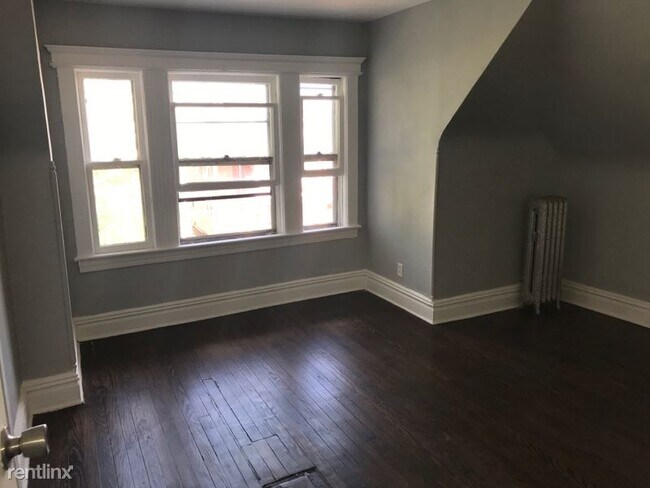 Building Photo - 4 br, 1 bath Townhome - 921 S 17th St