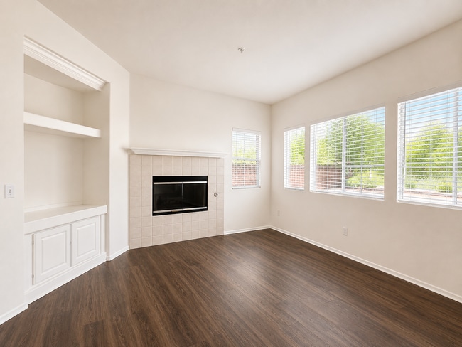 Building Photo - Newly Updated 3 Bedroom Condo in Gated Community in Murrieta