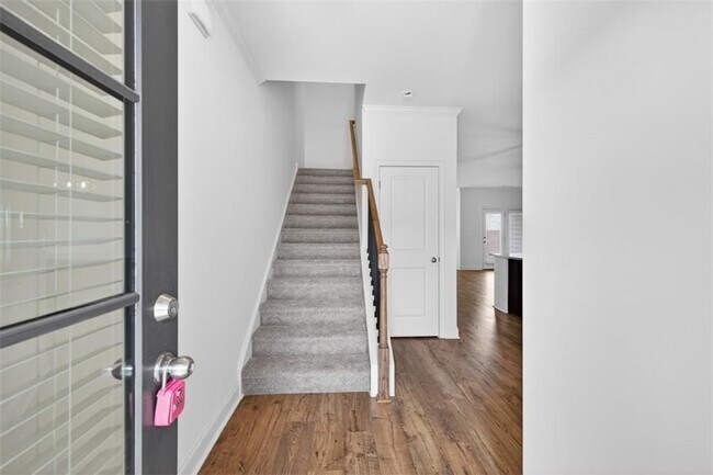 Building Photo - 5524 Garens Way