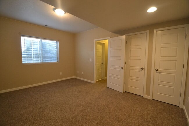 Building Photo - Ranch w/finished Basement with AC and a Gas Stove!