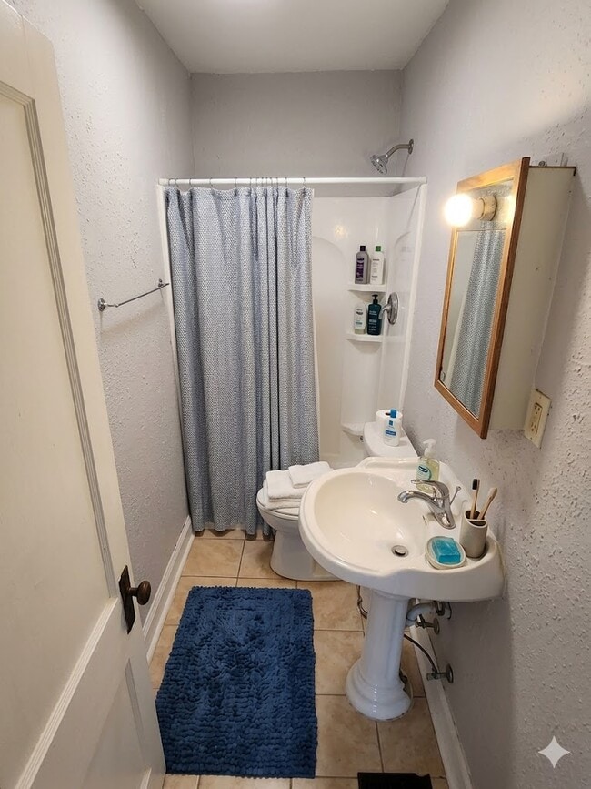 Building Photo - 1413 Labelle Ave