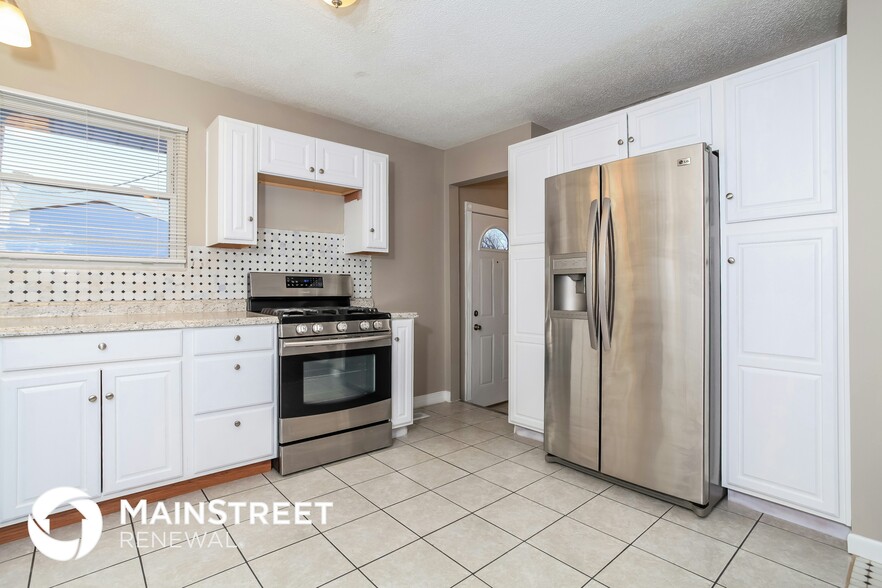 Building Photo - 614 S Sylvan Ave