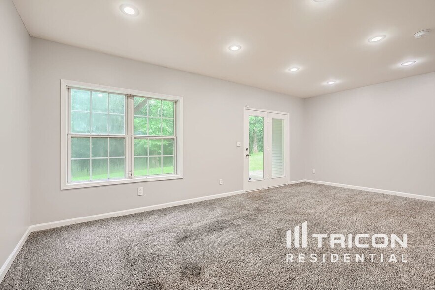 Building Photo - 150 Heathridge Dr