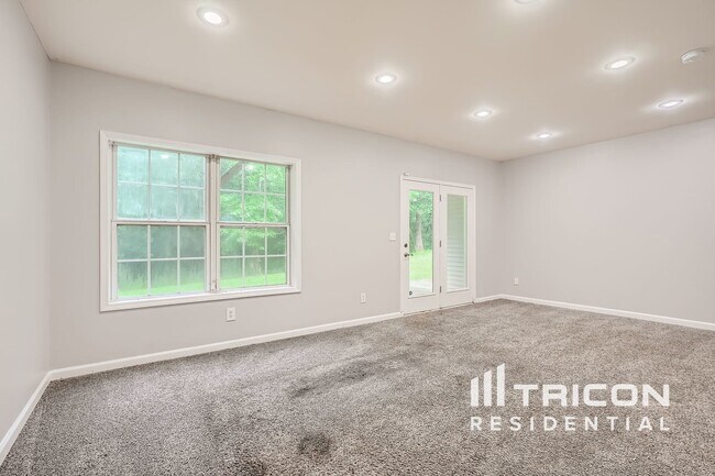Building Photo - 150 Heathridge Dr
