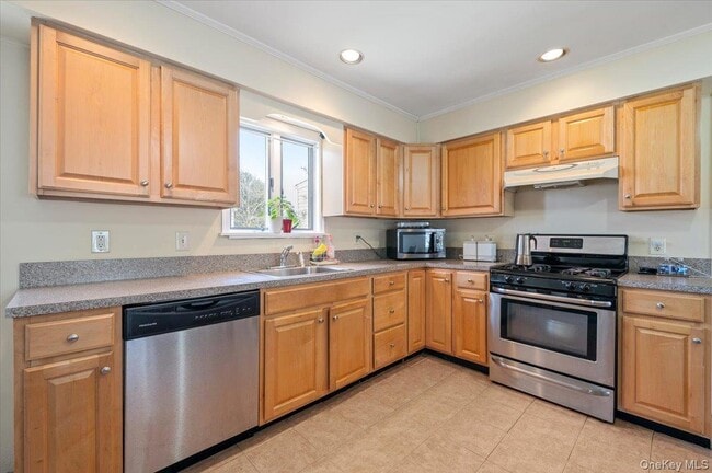 Building Photo - 316 S 3rd St