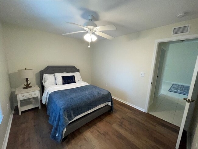 Building Photo - 962 Montrose Ave