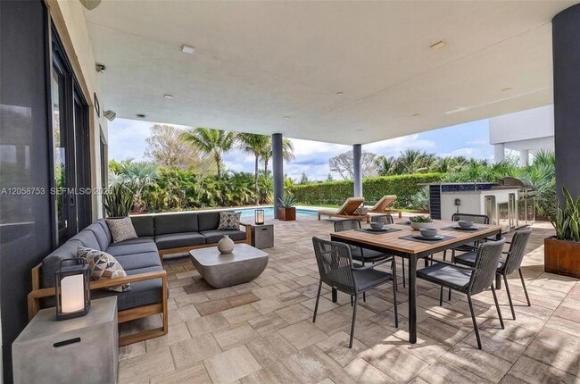 Building Photo - 16709 Botaniko Dr N