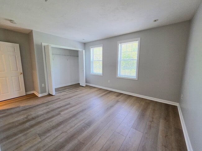 Building Photo - 70 Oak St Ext