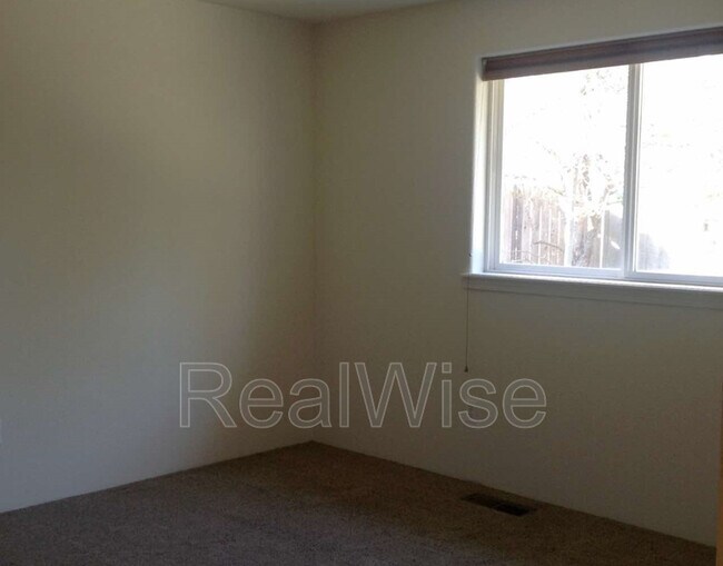 Building Photo - 804 Corey Dr