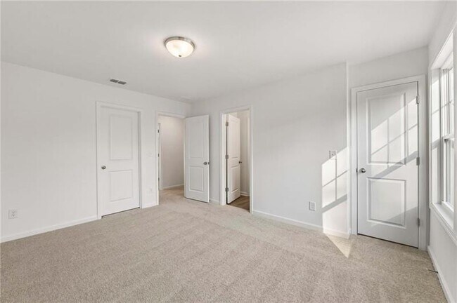 Building Photo - 204 Silverleaf Trl