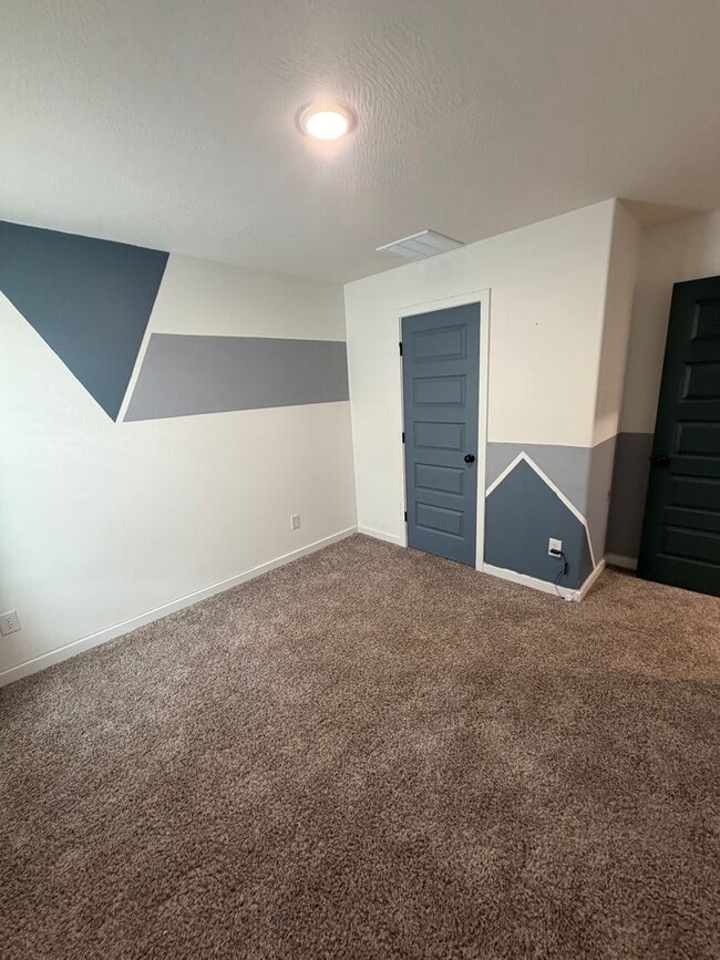 Building Photo - REMODELED 5 Bedroom | 3 Bathroom | 3 Car Garage HOME -- 3,554 sqft | BASEMENT! | NIXA SCHOOLS | F...