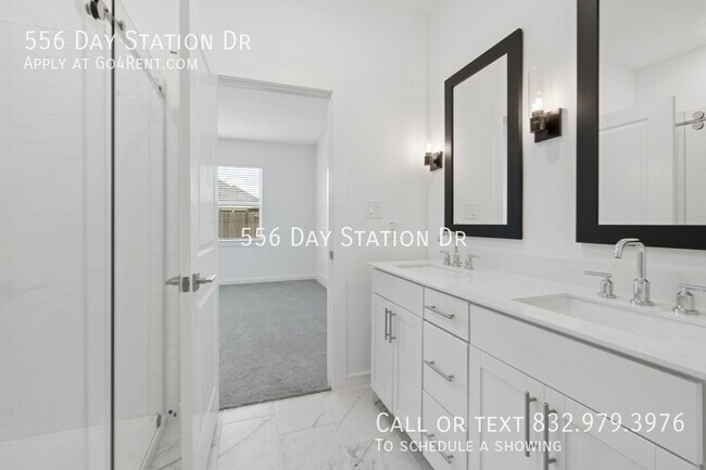 Building Photo - 556 Day Sta Dr