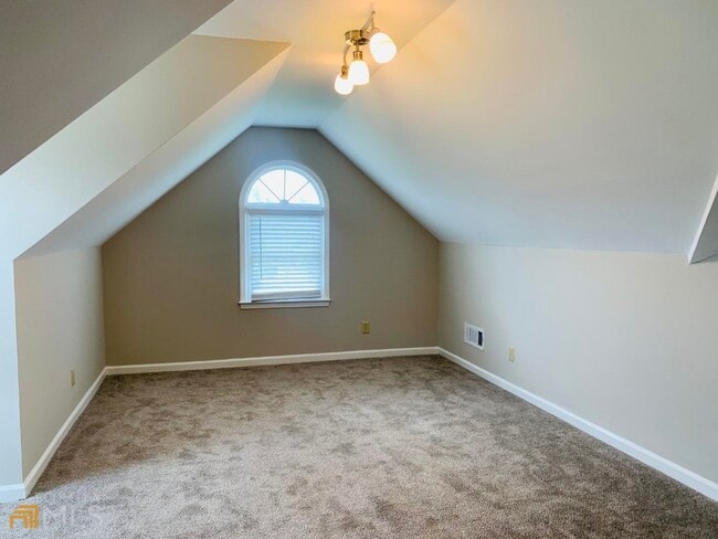 Building Photo - 61 Garden Hills Dr